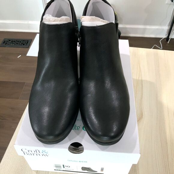 New in Box!! Black Faux Leather Ankle Boots w/Heel Size 10 By Croft & Barrow - Picture 7 of 10